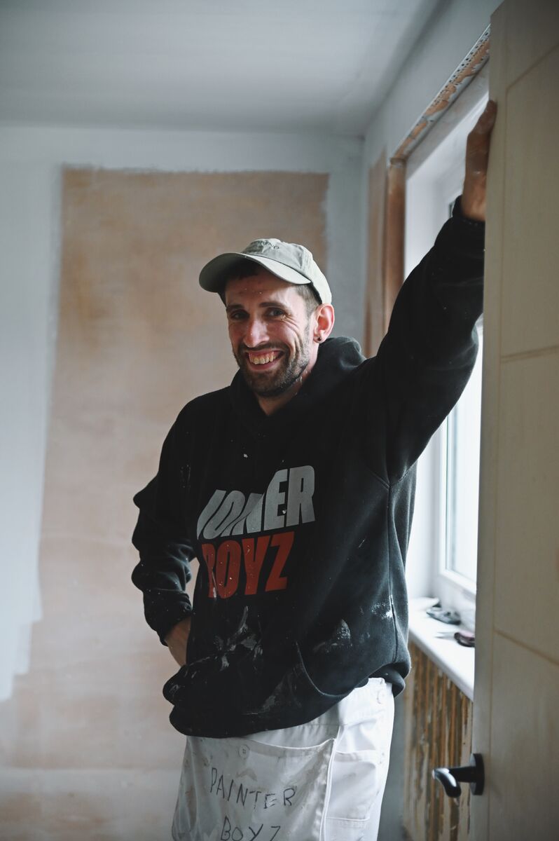 Joiner Boyz joiner smiling on site during a Glenrothes renovation